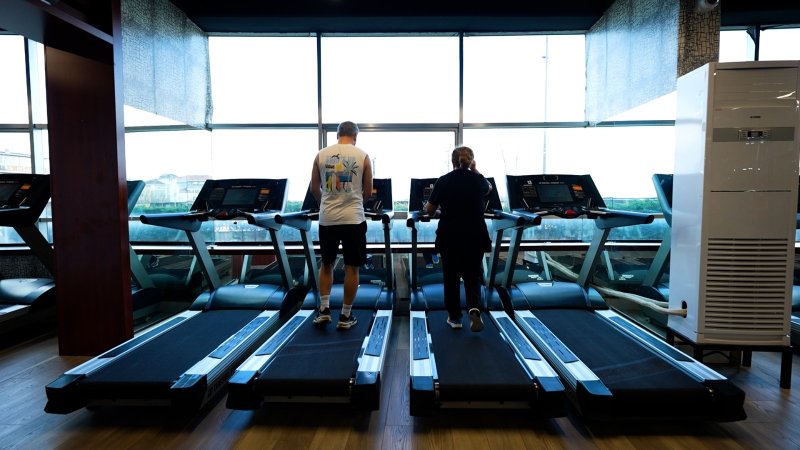 AVCILAR BELEDİYESİ FİTNESS SALONUNU YENİLENEN YÜZÜYLE HİZMETE SUNDU