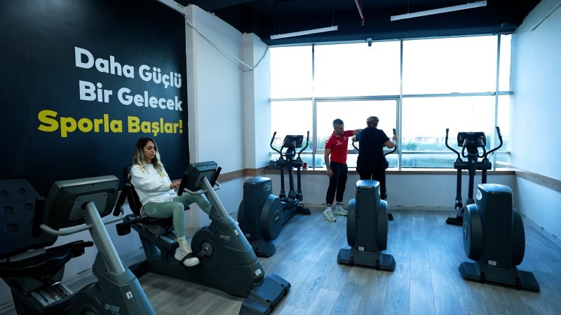 AVCILAR BELEDİYESİ FİTNESS SALONUNU YENİLENEN YÜZÜYLE HİZMETE SUNDU