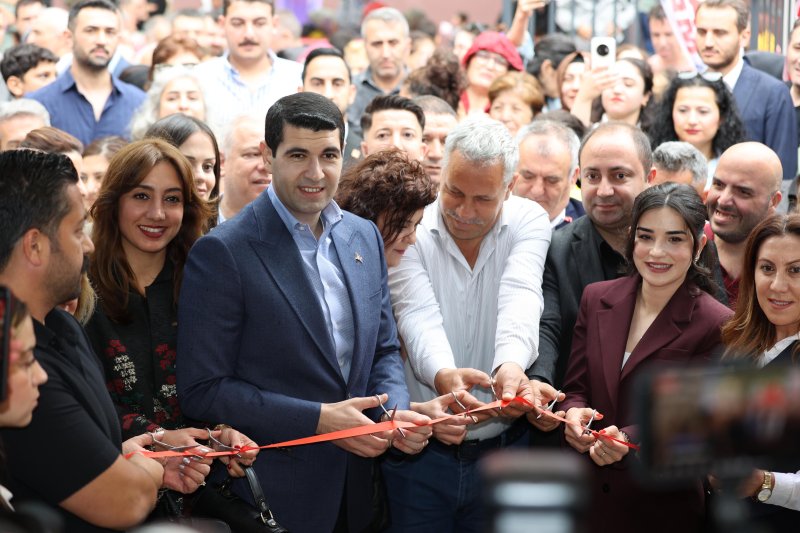 AVCILAR'DA KOMŞULUK KÜLTÜRÜ BÜYÜYOR: YENİ KOMŞU KAFE AÇILDI