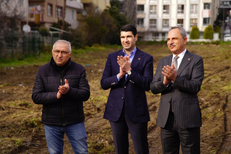 DENİZKÖŞKLER KAPALI PAZAR ALANI VE OTOPARKINA KAVUŞUYOR!